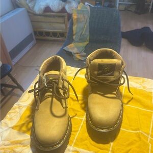New w/o boxDr martens wheat color ankle boot